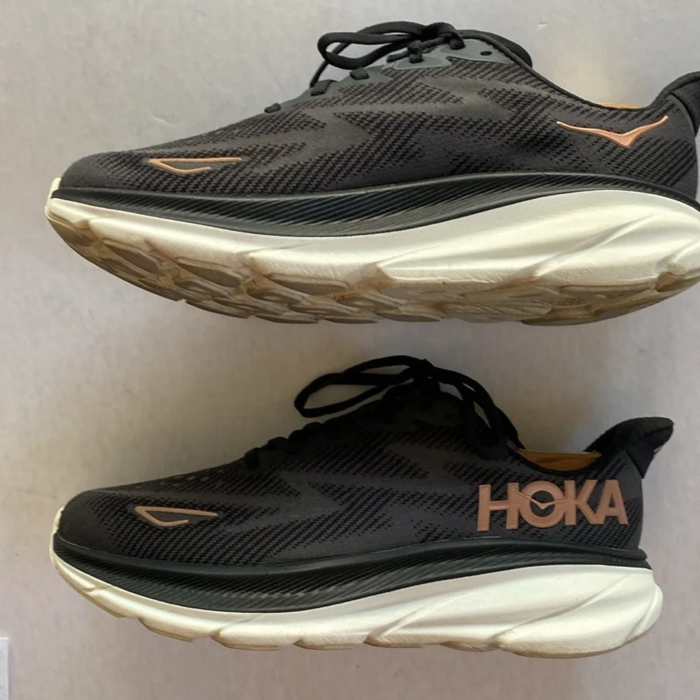 HOKA Women’s Clifton 9 Black Running Shoes Size 9.5 D